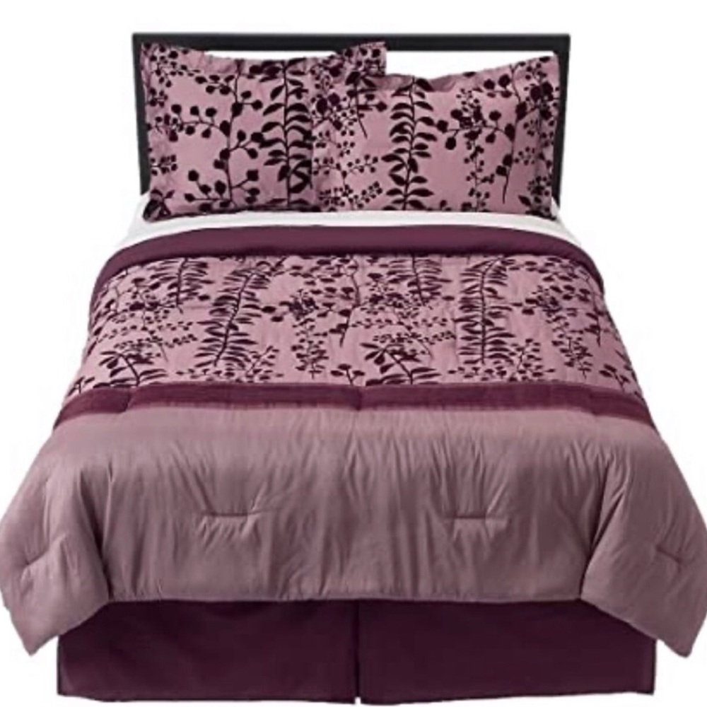 ISO BELLA SWAN TARGET COMFORTER/BEDDING!